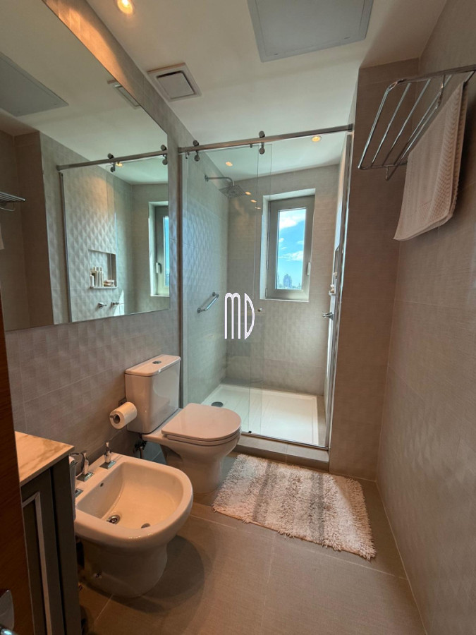 Apartamento ID.9097 - Apartamento de categoría en primera línea sobre Playa Mansa - Punta del Este REF.