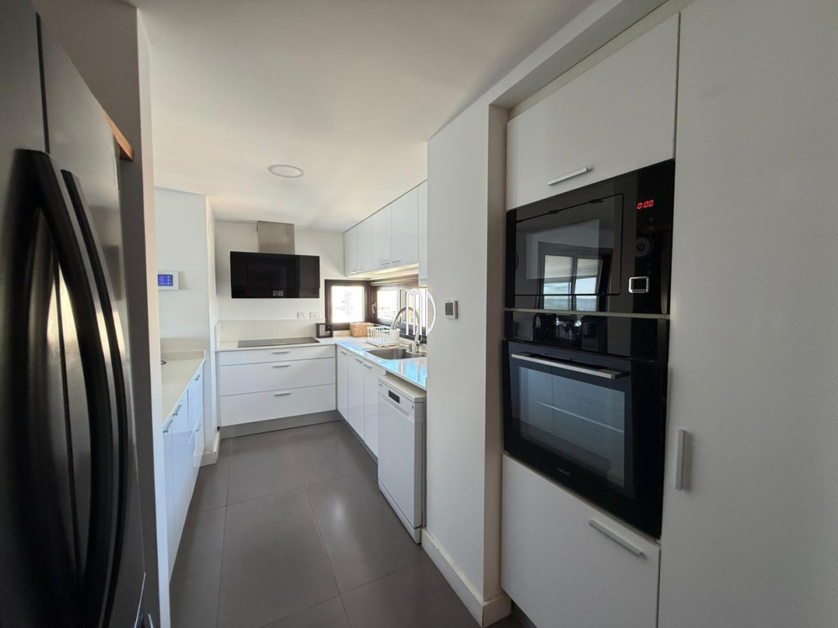 Apartamento ID.9150 - Penthouse frente al mar con terraza exclusiva, jacuzzi y vista única en Península 🌊