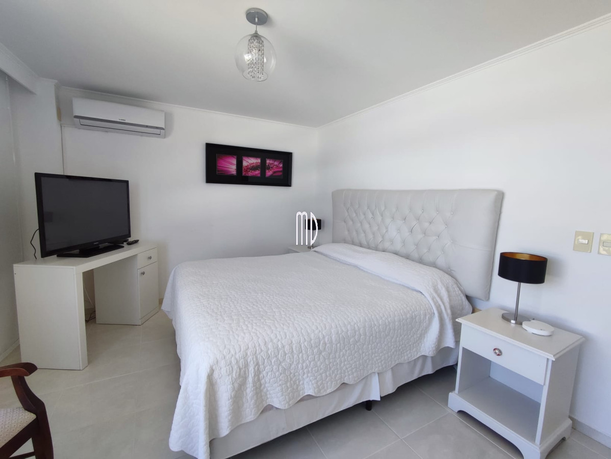 Apartamento ID.7630 - Hermoso apartamento frente al mar con todos los servicios. REF: 7630