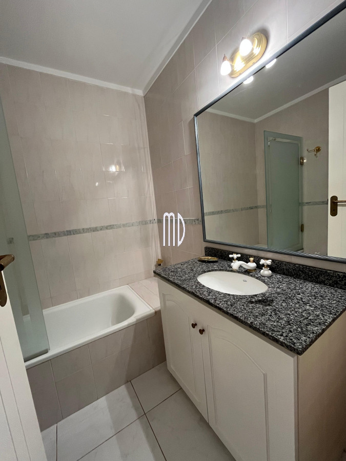 Apartamento ID.8277 - Apartamento frente a la playa Brava. Ref (8277)