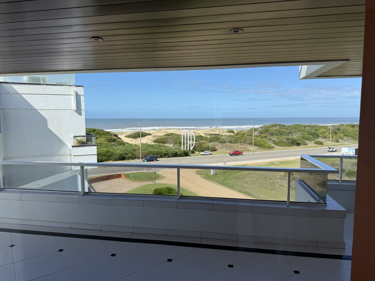 Apartamento ID.9025 - Hermoso Apto Frente Al Mar REF:9025