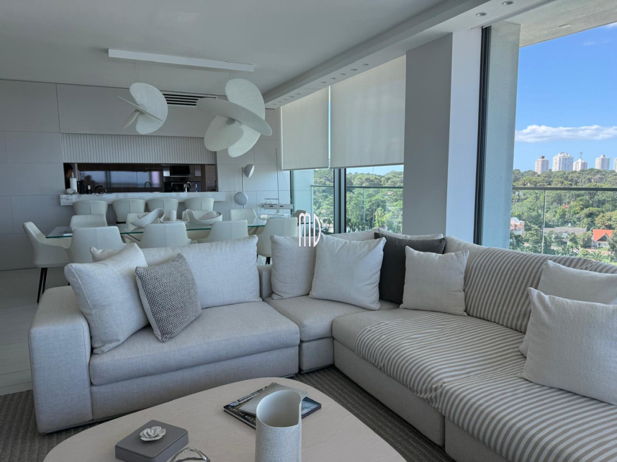 Apartamento ID.9097 - Apartamento de categoría en primera línea sobre Playa Mansa - Punta del Este REF.