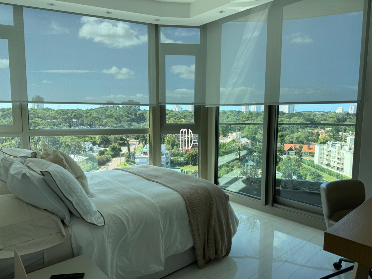 Apartamento ID.9097 - Apartamento de categoría en primera línea sobre Playa Mansa - Punta del Este REF.