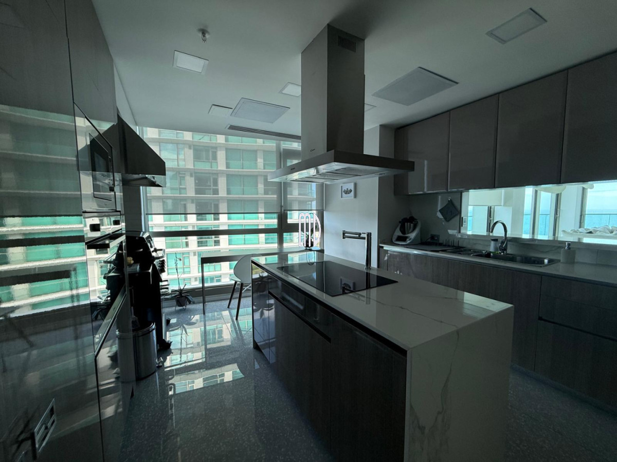 Apartamento ID.9097 - Apartamento de categoría en primera línea sobre Playa Mansa - Punta del Este REF.