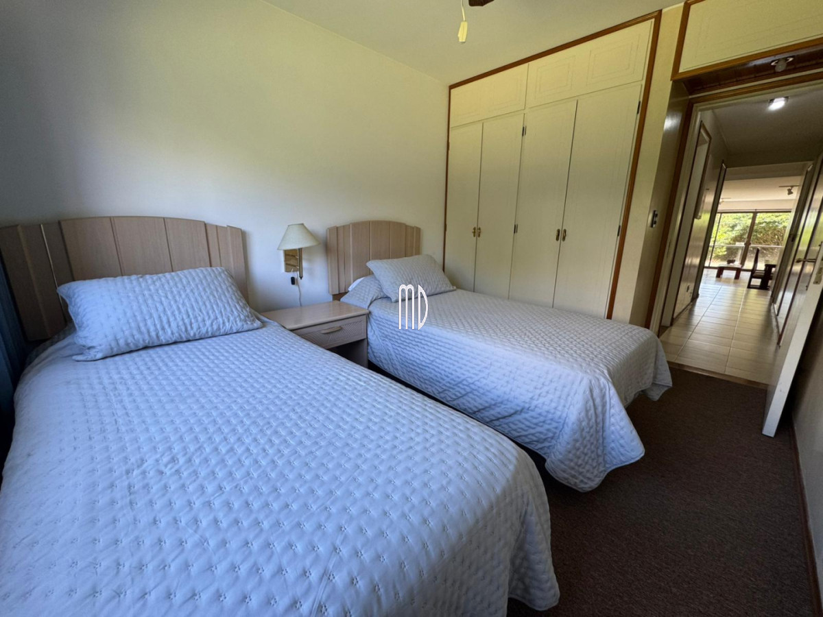 Apartamento ID.8910 - Departamento a 70 metros del mar - 2 dormitorios, 3 baños - Ideal alquiler anual o temporal. REF (8910)