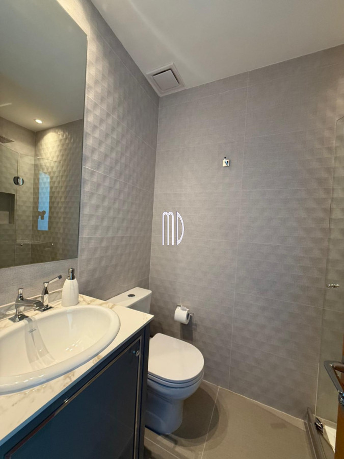 Apartamento ID.9097 - Apartamento de categoría en primera línea sobre Playa Mansa - Punta del Este REF.