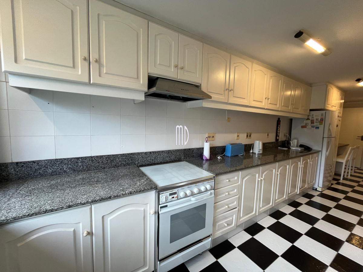 Apartamento ID.8277 - Apartamento frente a la playa Brava. Ref (8277)