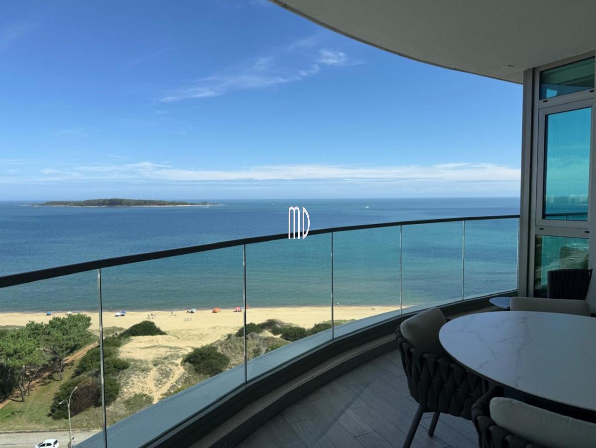 Apartamento ID.9097 - Apartamento de categoría en primera línea sobre Playa Mansa - Punta del Este REF.