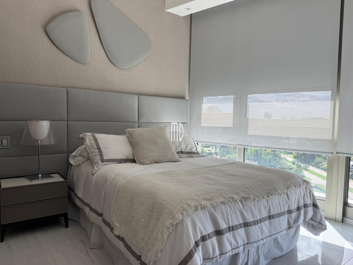 Apartamento ID.9097 - Apartamento de categoría en primera línea sobre Playa Mansa - Punta del Este REF.