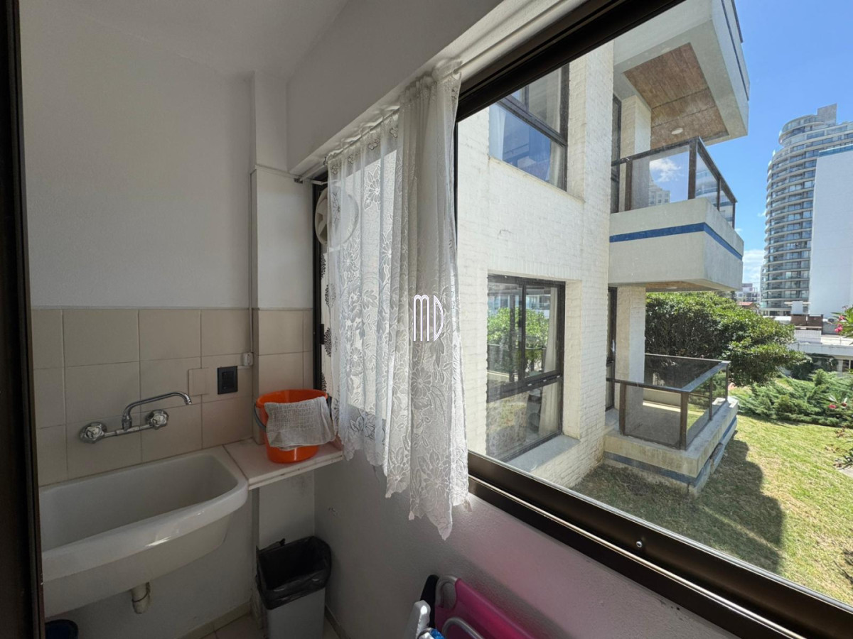 Apartamento ID.8910 - Departamento a 70 metros del mar - 2 dormitorios, 3 baños - Ideal alquiler anual o temporal. REF (8910)