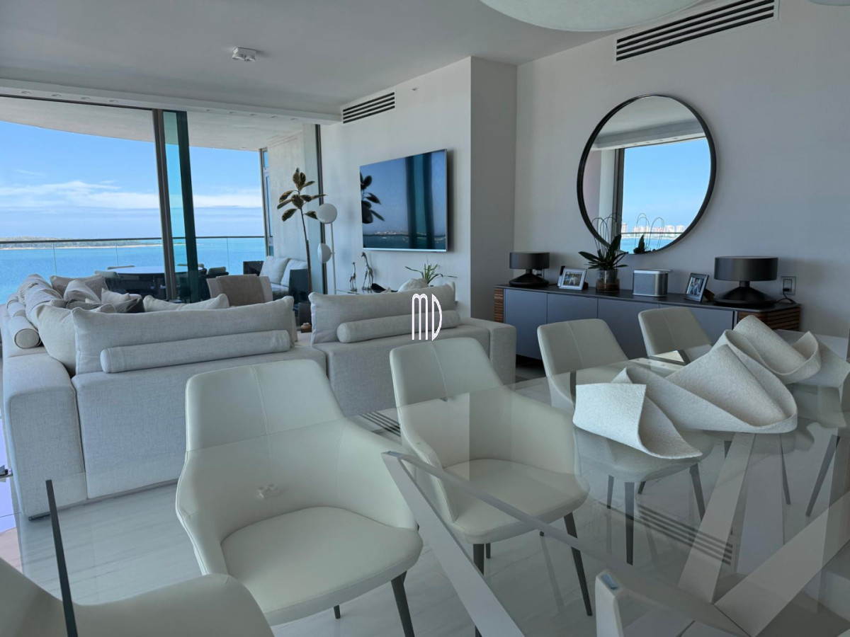 Apartamento ID.9097 - Apartamento de categoría en primera línea sobre Playa Mansa - Punta del Este REF.