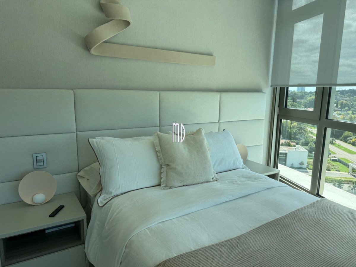 Apartamento ID.9097 - Apartamento de categoría en primera línea sobre Playa Mansa - Punta del Este REF.