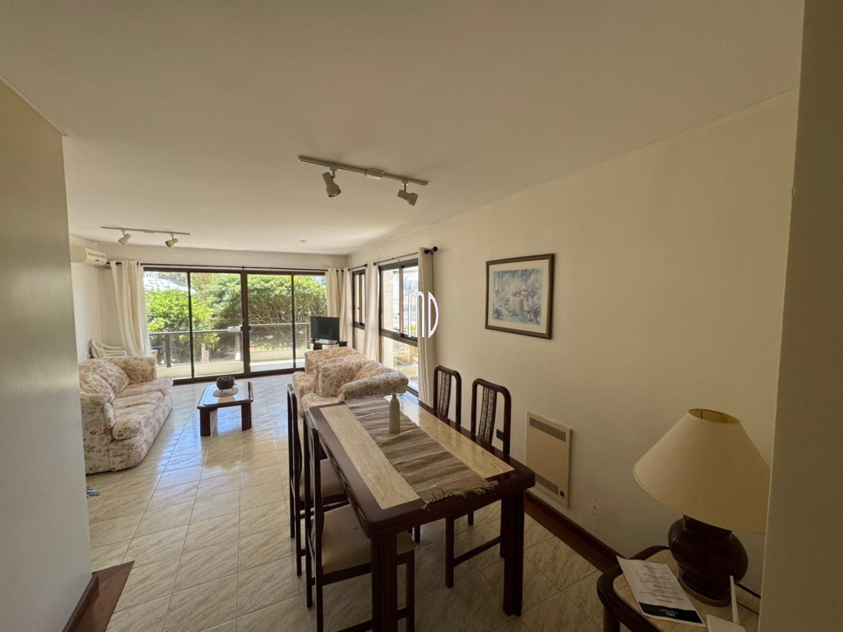 Apartamento ID.8910 - Departamento a 70 metros del mar - 2 dormitorios, 3 baños - Ideal alquiler anual o temporal. REF (8910)
