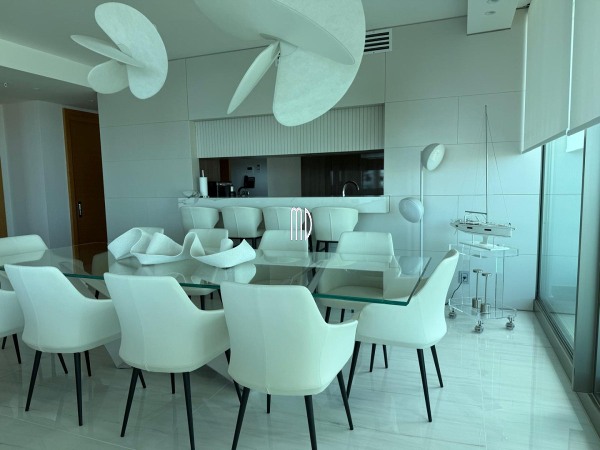 Apartamento ID.9097 - Apartamento de categoría en primera línea sobre Playa Mansa - Punta del Este REF.