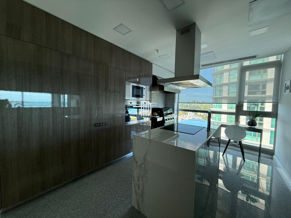 Apartamento ID.9097 - Apartamento de categoría en primera línea sobre Playa Mansa - Punta del Este REF.