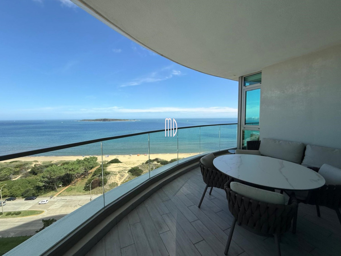 Apartamento ID.9097 - Apartamento de categoría en primera línea sobre Playa Mansa - Punta del Este REF.