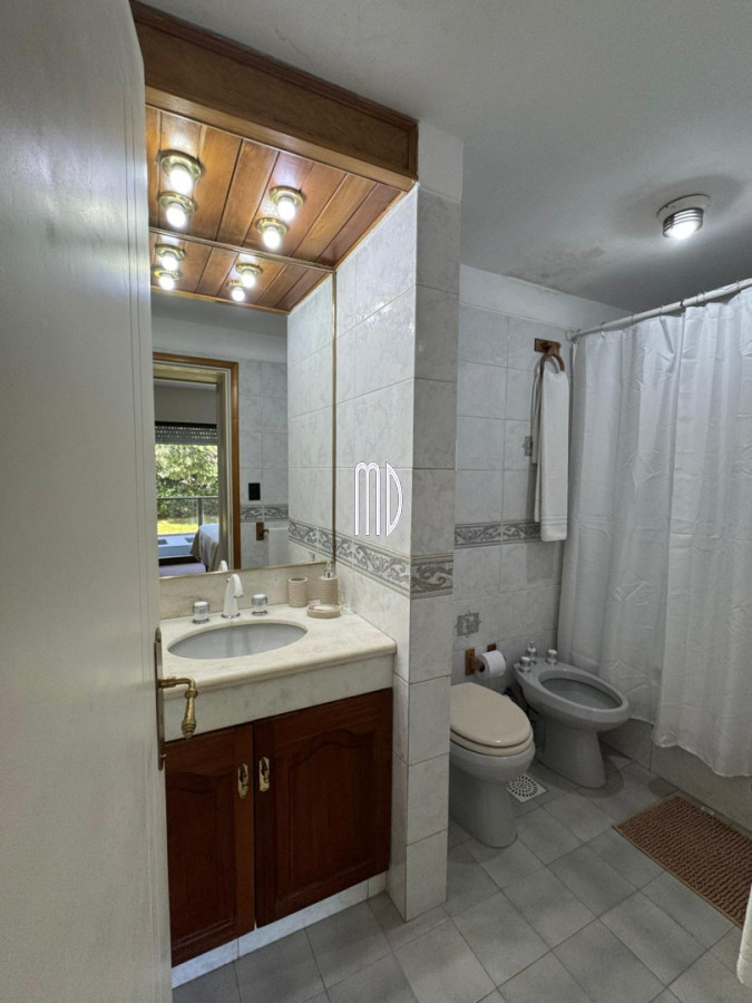 Apartamento ID.8910 - Departamento a 70 metros del mar - 2 dormitorios, 3 baños - Ideal alquiler anual o temporal. REF (8910)