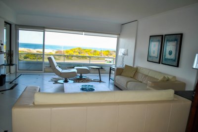 Hermoso apartamento frente al mar en la brava ref: 7060