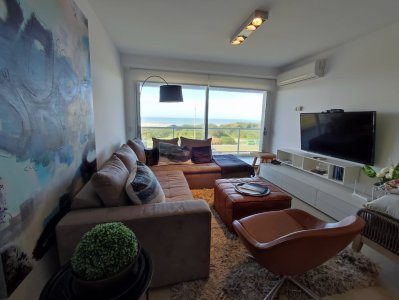 Hermoso apartamento frente al mar. REF: 7497
