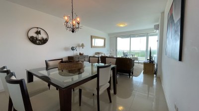 HERMOSO APTO FRENTE AL MAR. REF: 7110