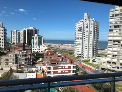 Imperdible apartamento con terraza con vista al mar