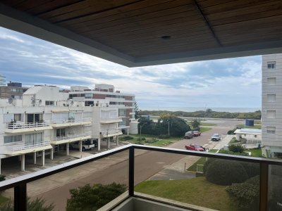 Muy amplio apartamento en excelente ubicación. REF:8374