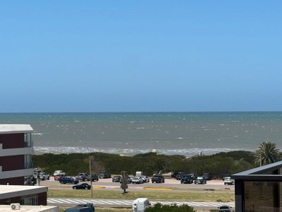 Moderno apartamento a 70 m del mar en Aidy Grill - Punta del Este. REF(8912)