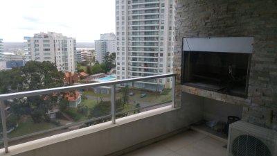 Hermoso apartamento en excelente ubicación con parrillero 