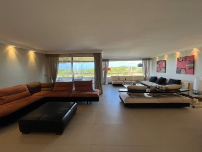 Apartamento frente a la playa Brava. Ref (8277)