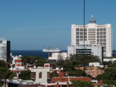 ¡Vacaciones ideales a pasos de Playa Brava! REF: 5939