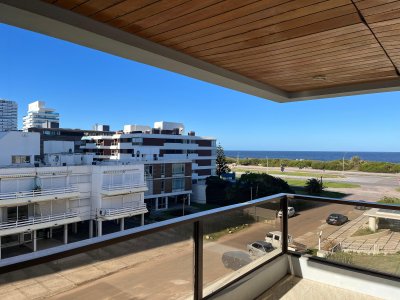 Hermoso apartamento terraza con vista al mar. REF:8315
