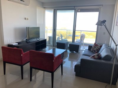 HERMOSO APARTAMENTO FRENTE AL MAR. REF: 7492