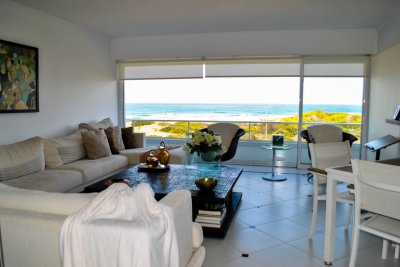 Espectacular penthouse en la brava primera linea 6 dormitorios. REF:7061