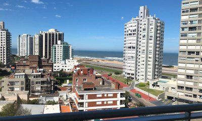 Imperdible apartamento con terraza con vista al mar