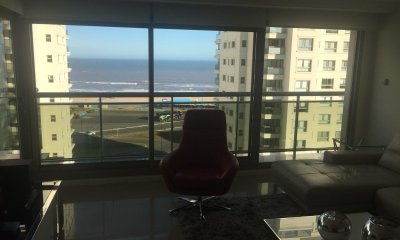 Excelente apartamento frente a playa brava.Ref 5832