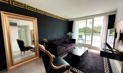 Muy lindo apartamento de 2 dormitorios en edificio con todos los servicios. REF: 7871
