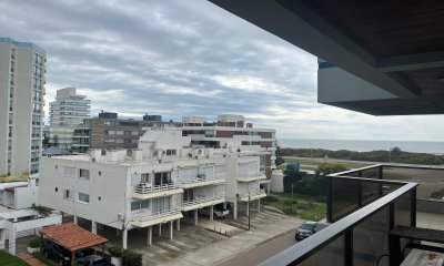 Hermoso apartamento a pasos de la playa. REF: 8376
