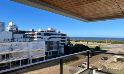 Hermoso apartamento terraza con vista al mar. REF:8315