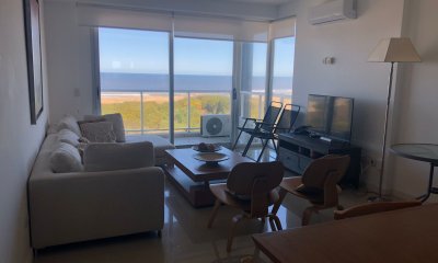 ¡Excelente departamento en alquiler con vista al mar en la Brava! REF:7130