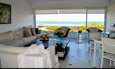 Espectacular penthouse en la brava primera linea 6 dormitorios. REF:7061