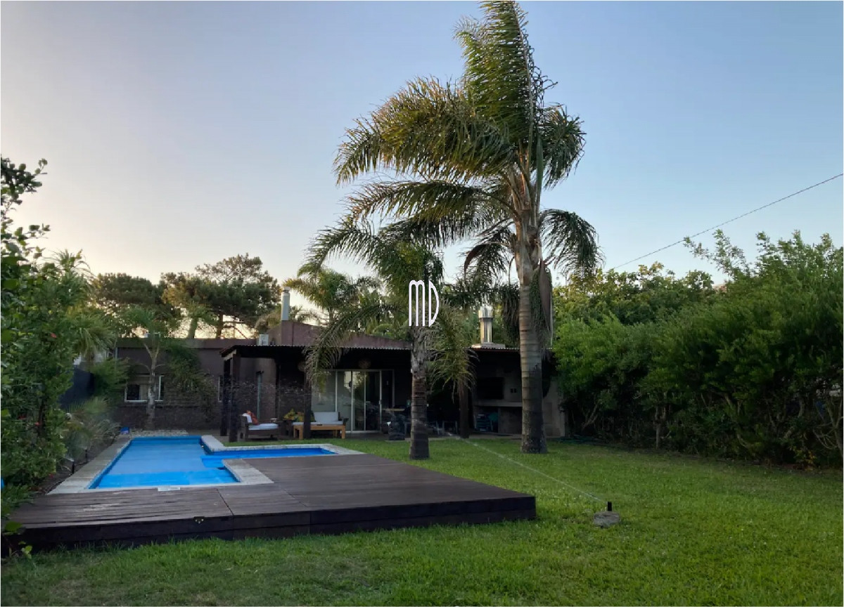 Casa ID.5276 - Hermosa casa a pocos metros del mar.Ref : 5276