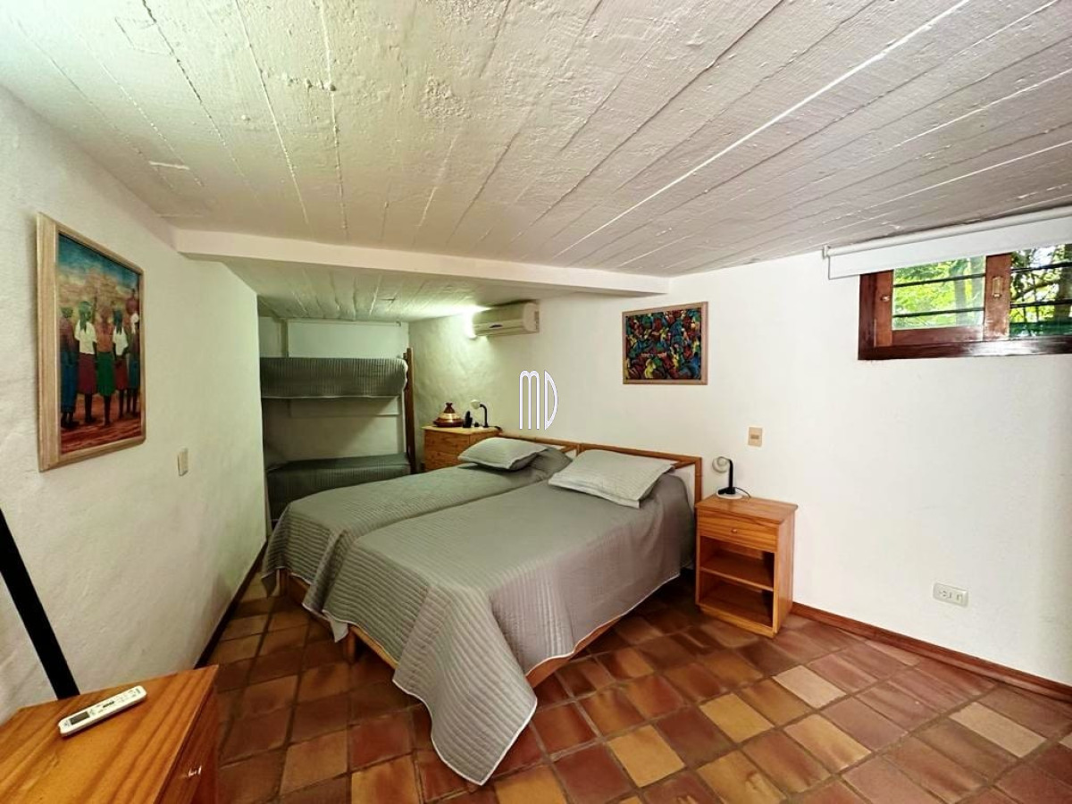 Casa ID.7836 - Espectacular casa en parada 20 de la Brava 