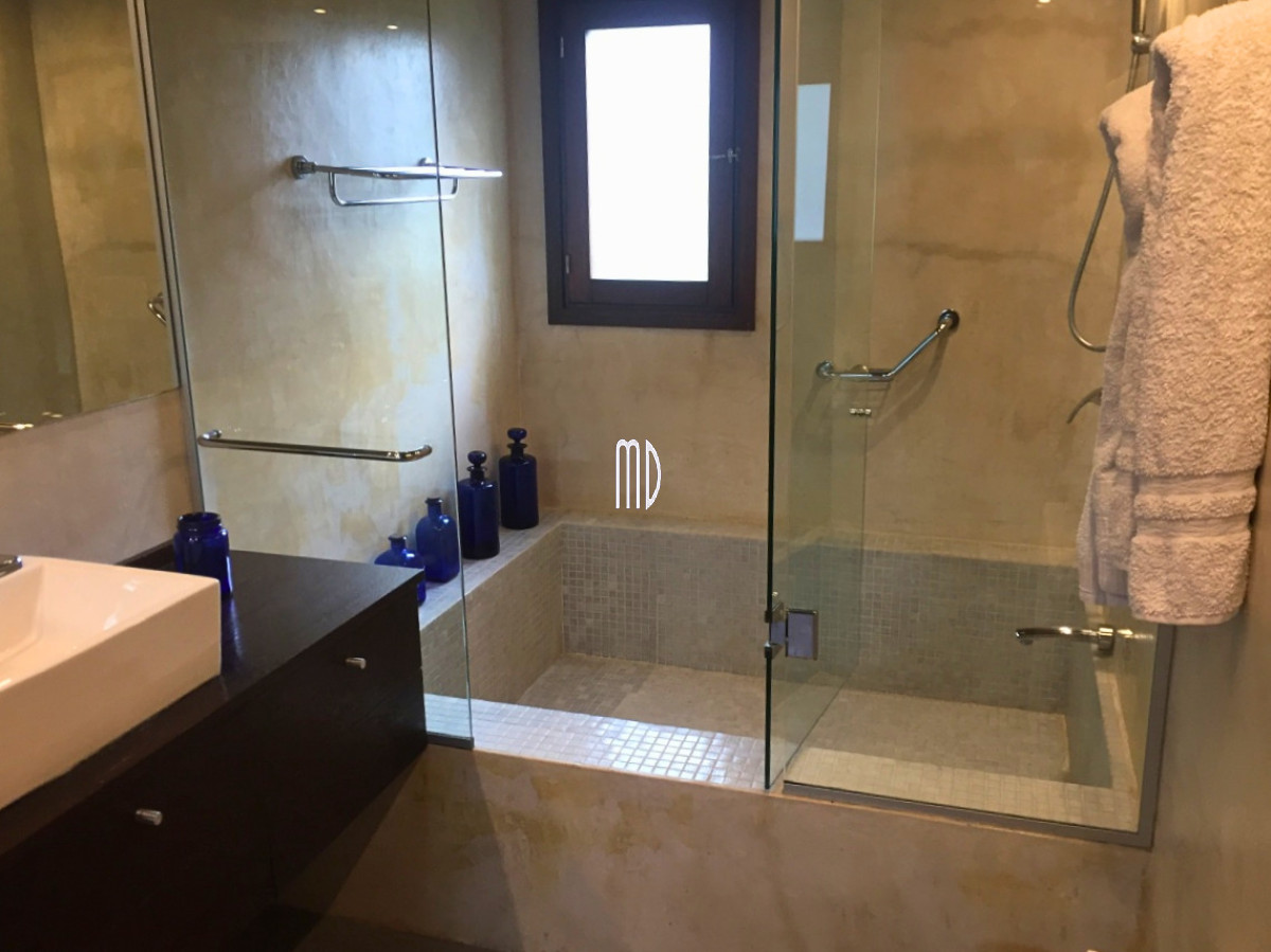 Casa ID.6134 - Espectacular propiedad en Playa Mansa a metros del Mar