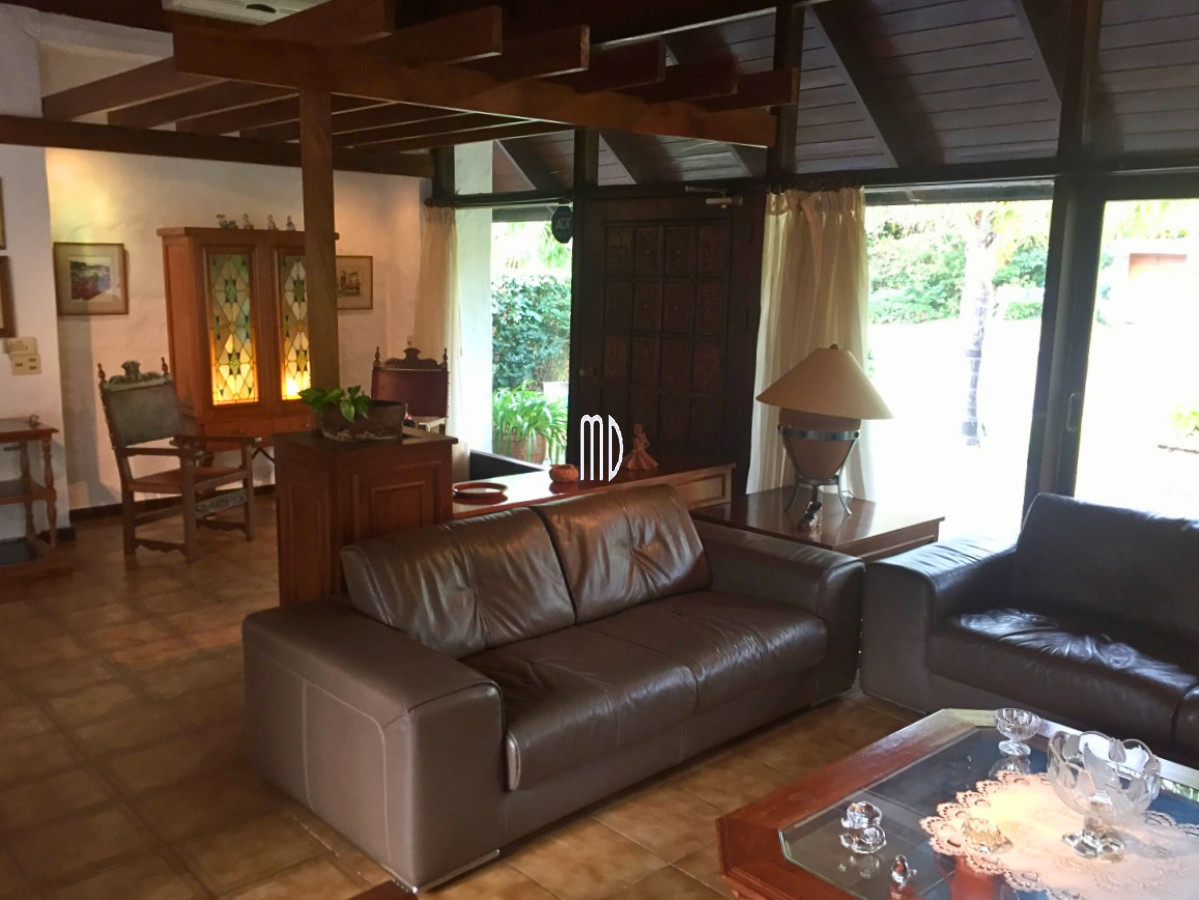 Casa ID.6134 - Espectacular propiedad en Playa Mansa a metros del Mar
