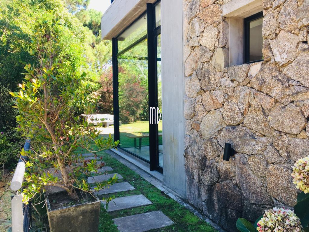 Casa ID.6391 - Magnifica casa en barrio privado REF:(6391)