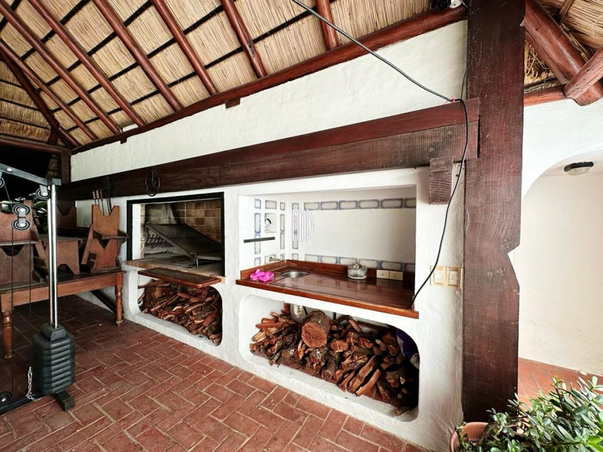 Casa ID.7836 - Espectacular casa en parada 20 de la Brava 