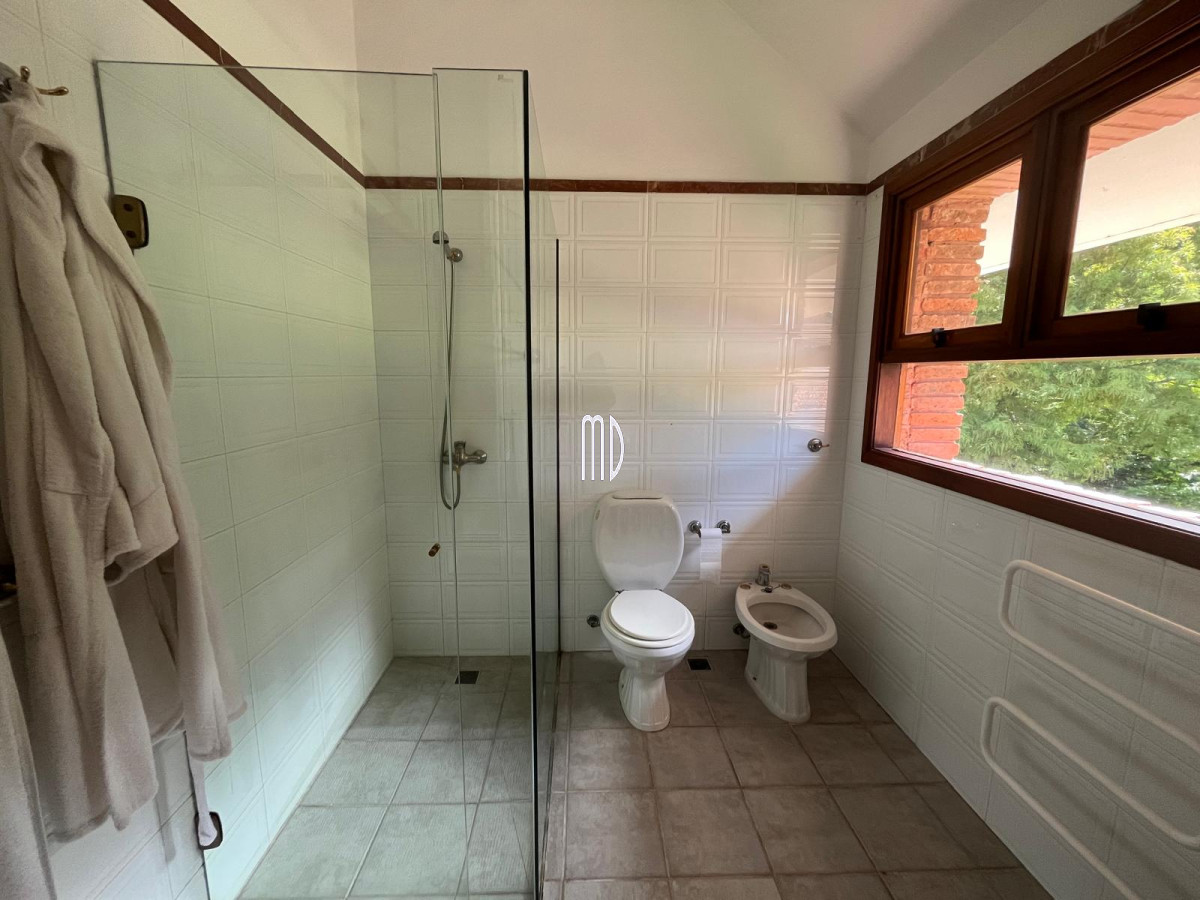 Casa ID.8190 - Espectacular Casa en Venta – Ubicación Exclusiva a Metros del Mar 