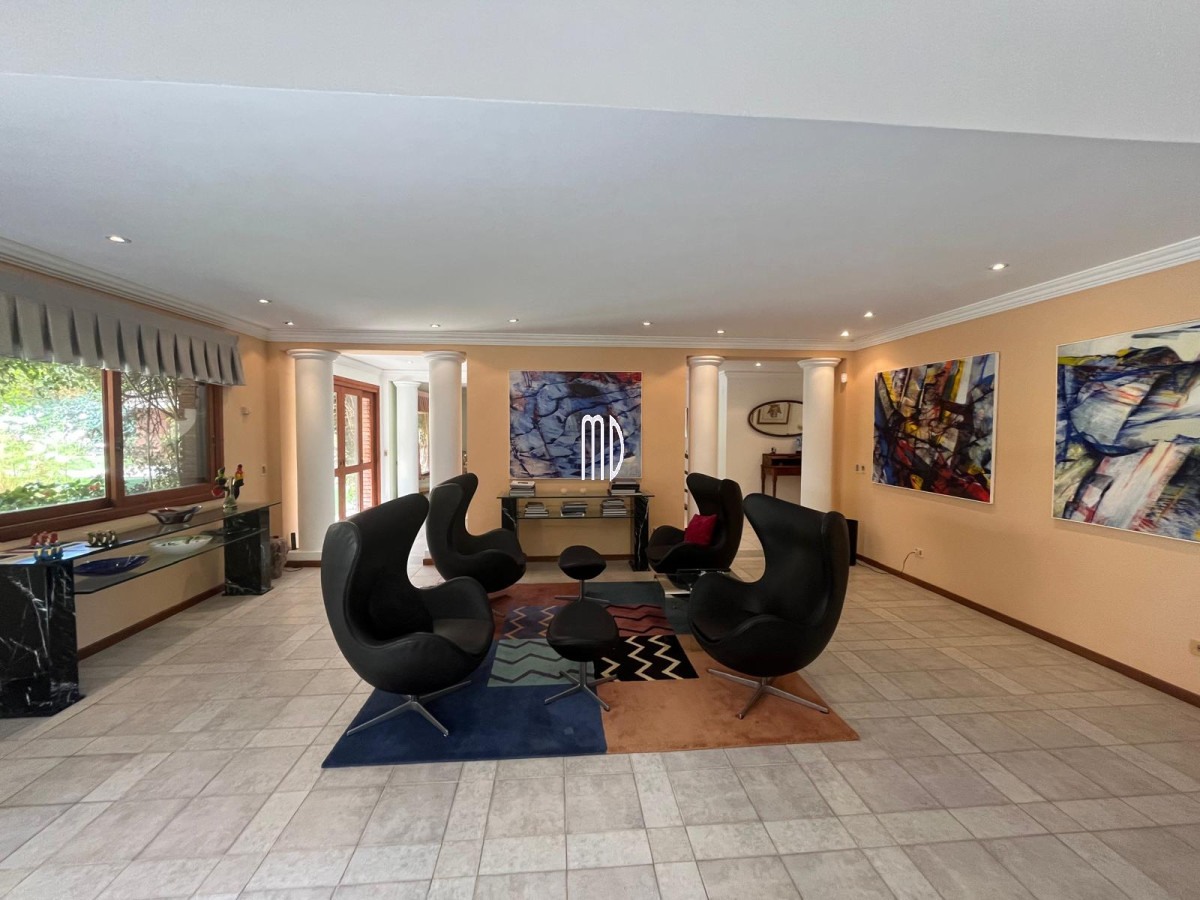 Casa ID.8190 - Espectacular Casa en Venta – Ubicación Exclusiva a Metros del Mar 
