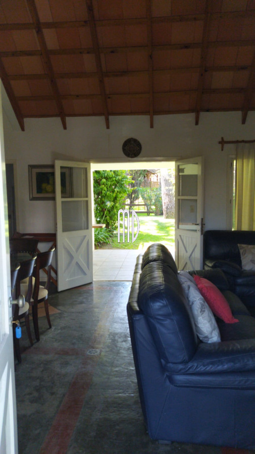 Casa ID.5945 - Hermosa casa a dos cuadras de la playa brava. REF:5945