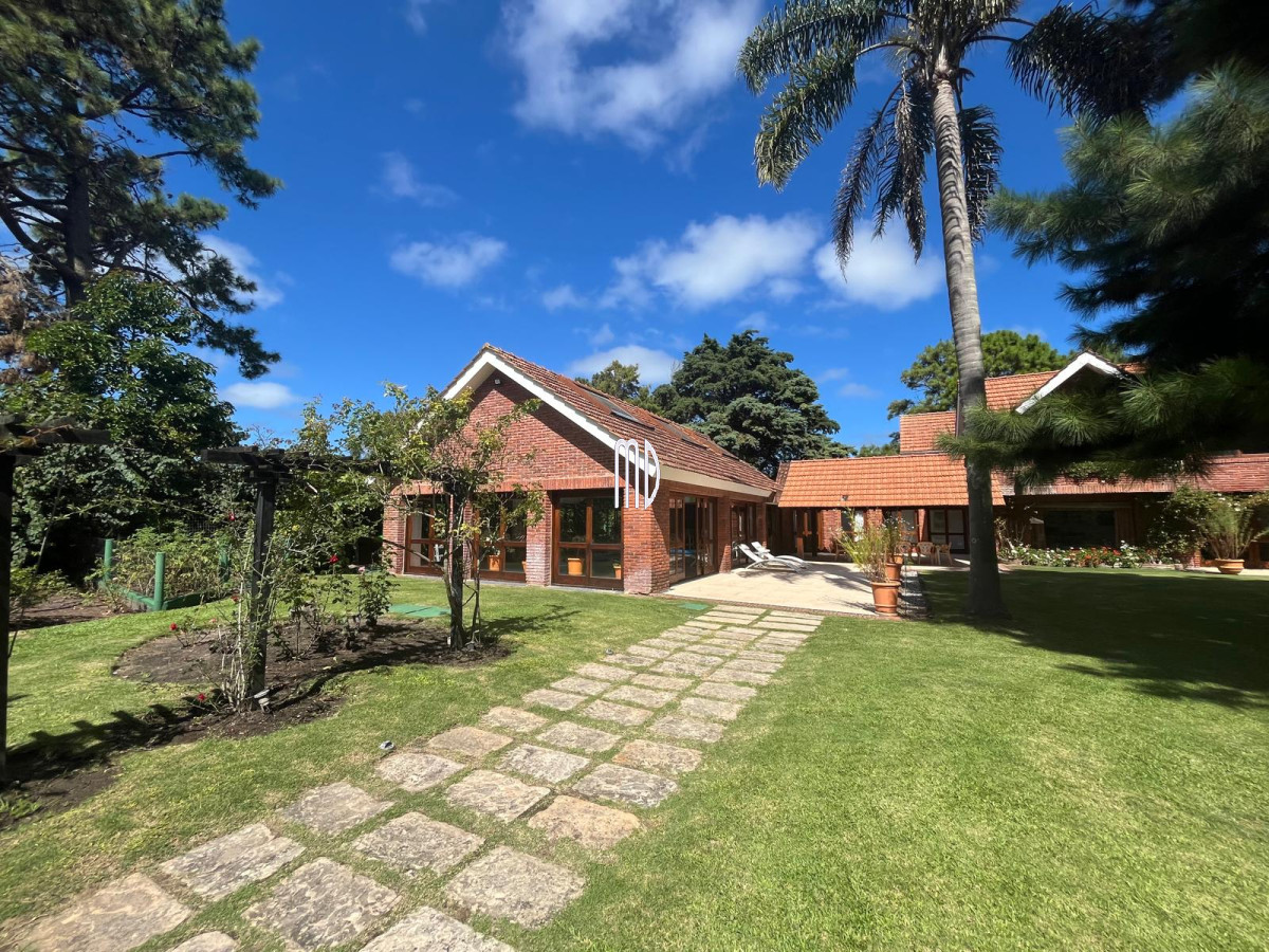 Casa ID.8190 - Espectacular Casa en Venta – Ubicación Exclusiva a Metros del Mar 